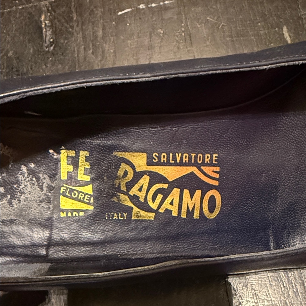 Salvatore Ferragamo Women's Navy Leather Heels vintage - Picture 3 of 14